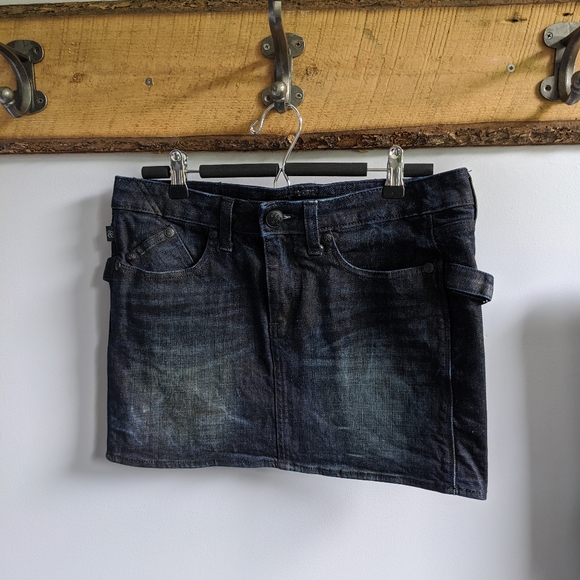 Rock and Republic Jean Skirt. - Picture 1 of 4